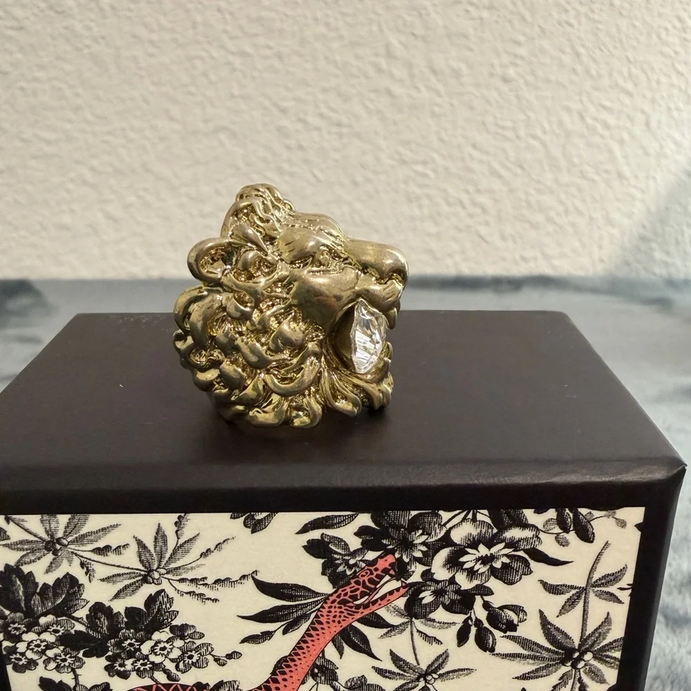 BRAND NEW Gucci Gold Lion Head Clear Crystal Size 10 / X-Small / 5.25